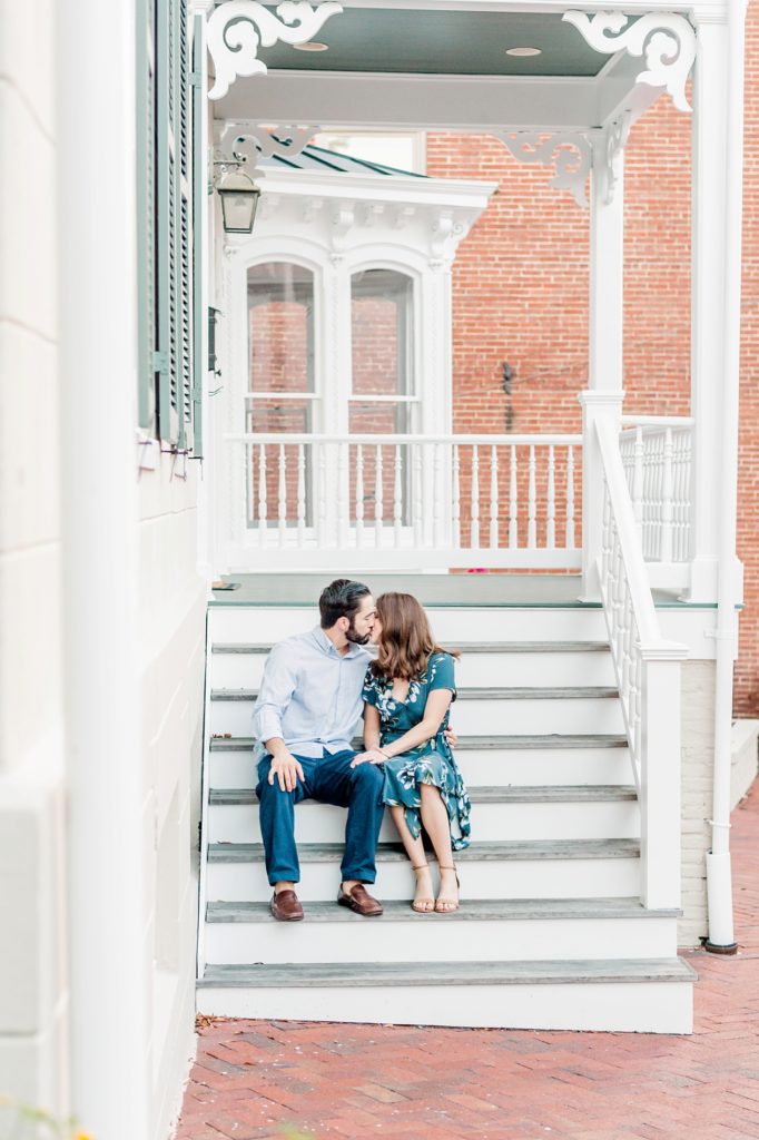 A Sunrise Annapolis Engagement Session | What to Wear to Your Engagement Session | by Fine Art Wedding Photographer Lauren R Swann